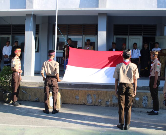 Upacara Peringatan HUT RI Ke-79 di SMA Negeri 1 Wanasaba